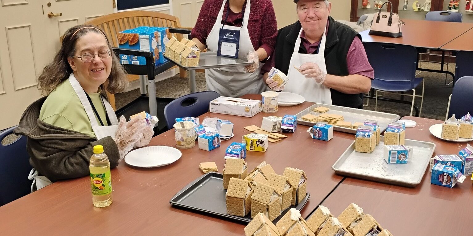10th Gingerbread House Holiday Contest_Volunteers