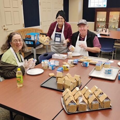 10th Gingerbread House Holiday Contest_Volunteers